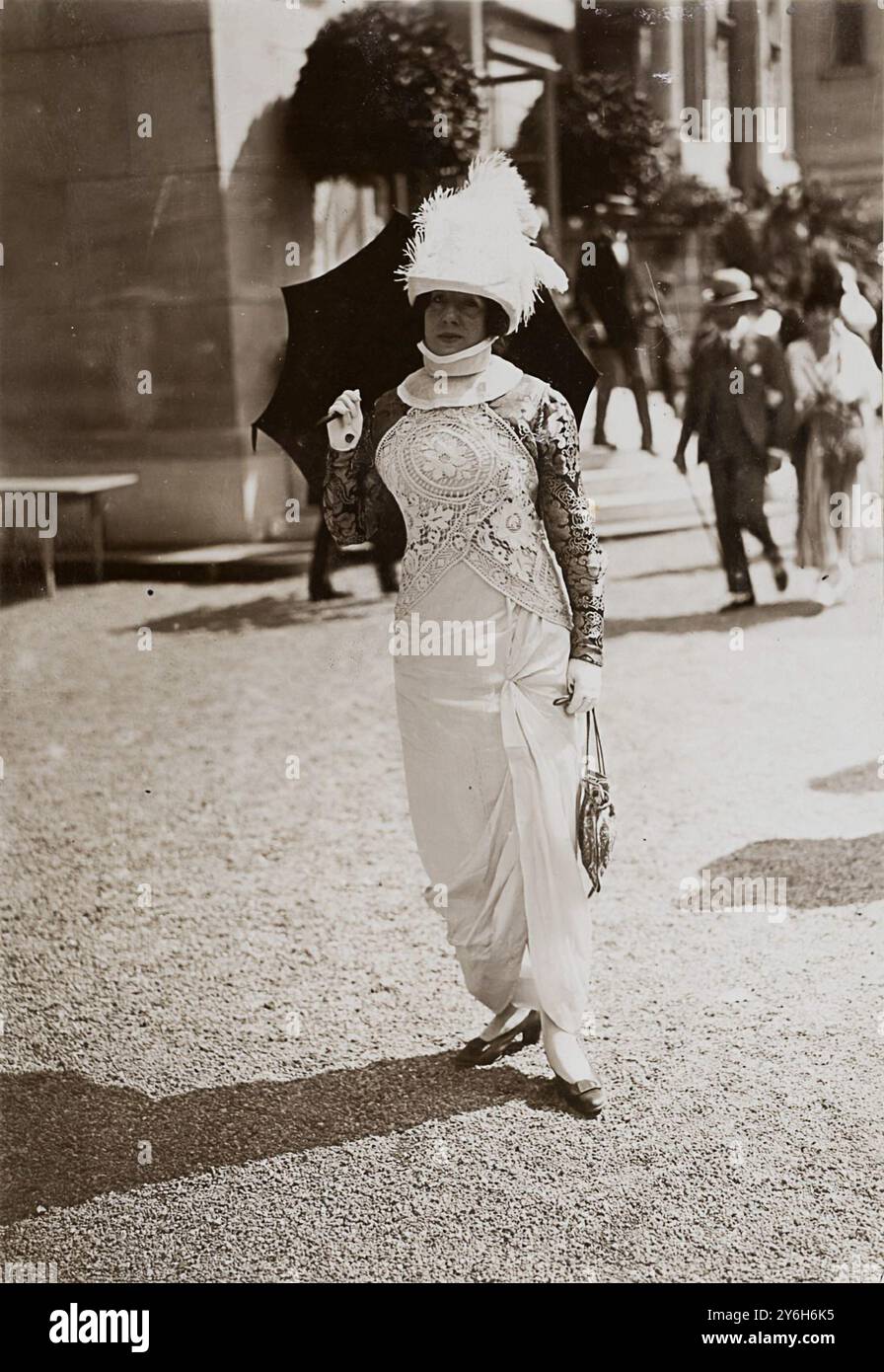 1910s woman hi-res stock photography and images - Alamy