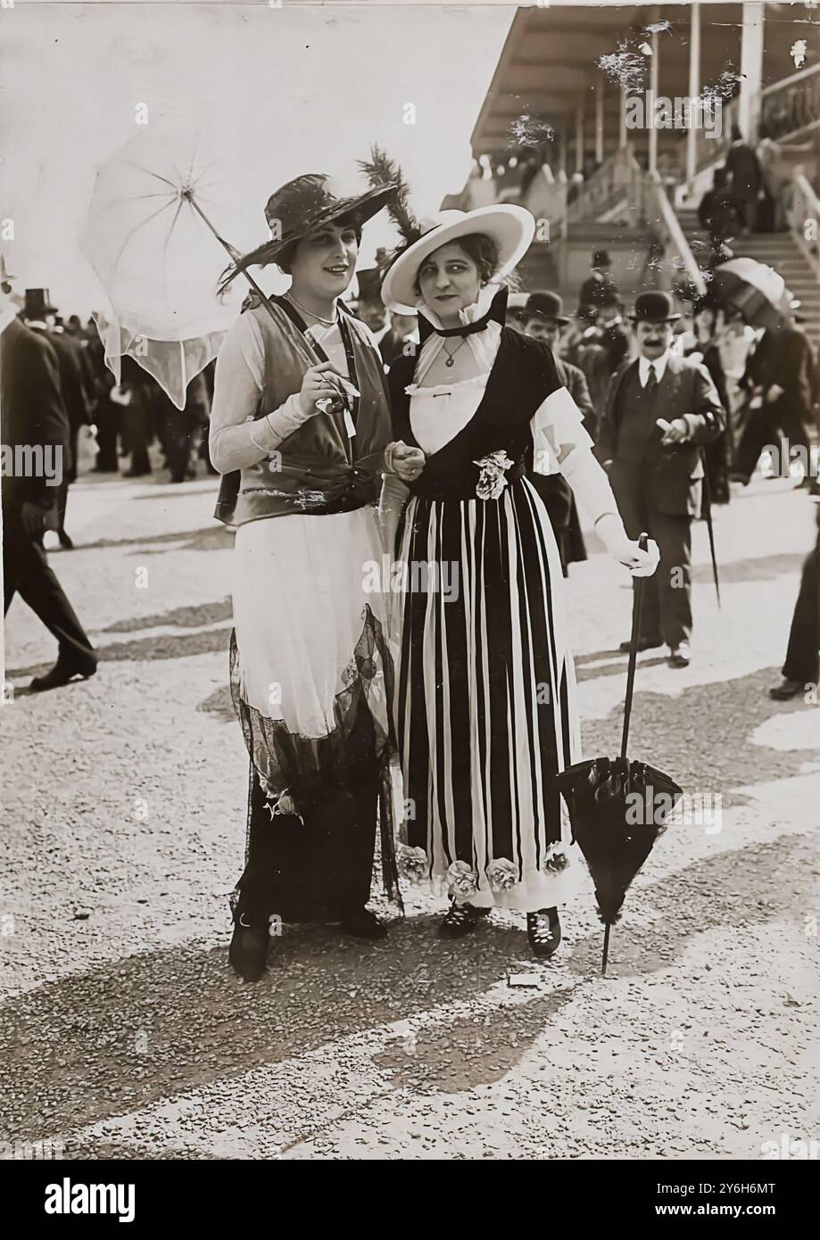 1910s woman hi-res stock photography and images - Alamy