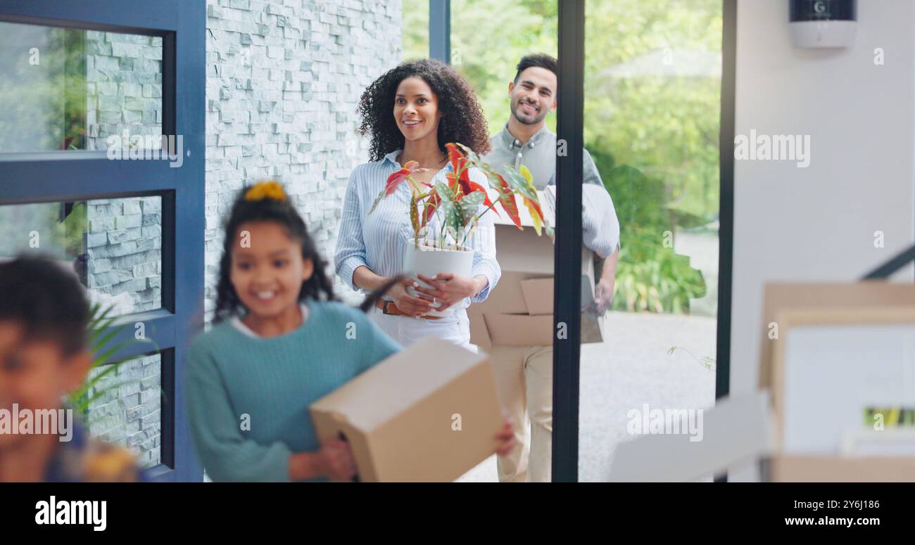 Family smiling outside front door hi-res stock photography and images ...