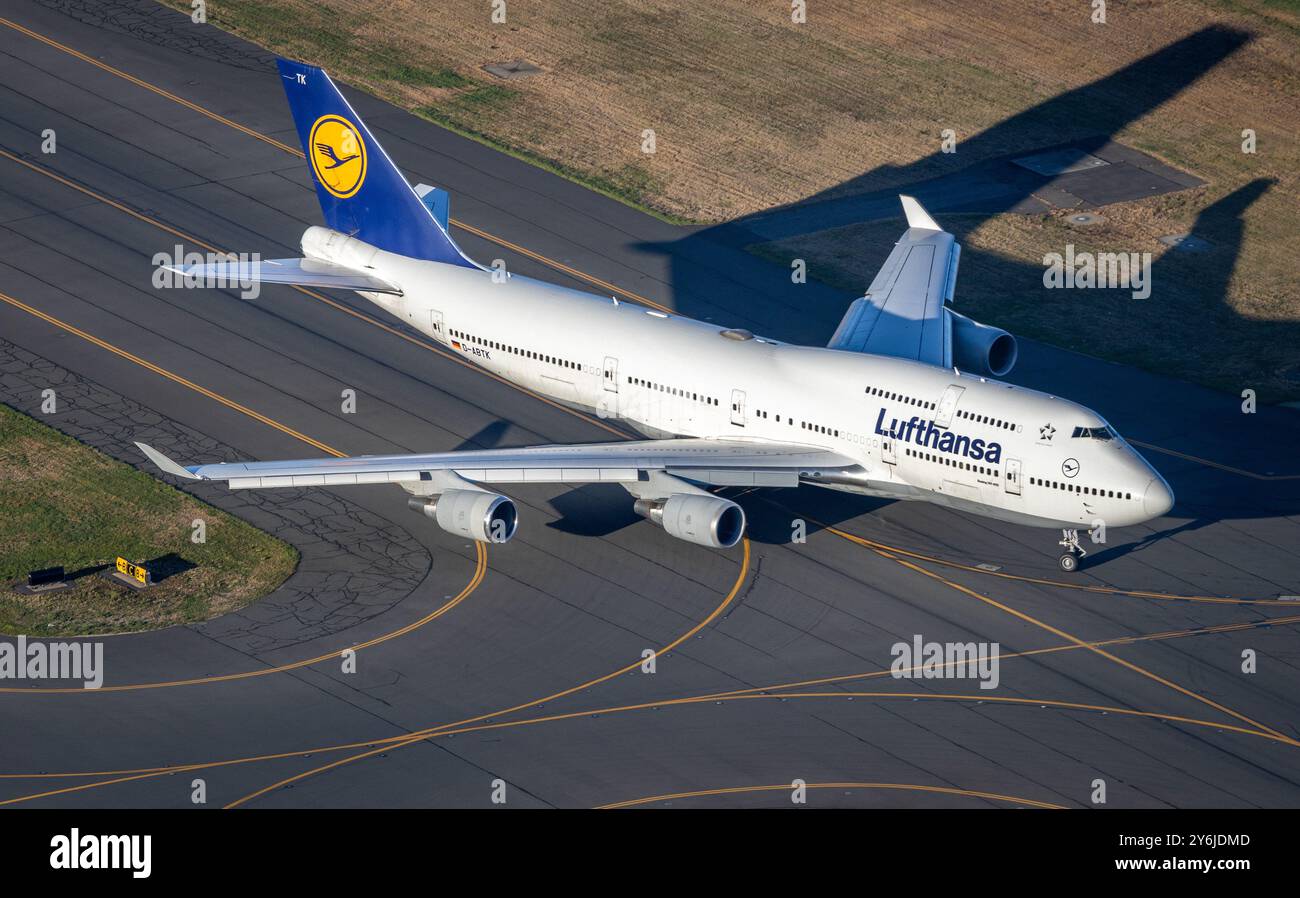 Lufthansa boeing 747 taxiing hi-res stock photography and images - Alamy