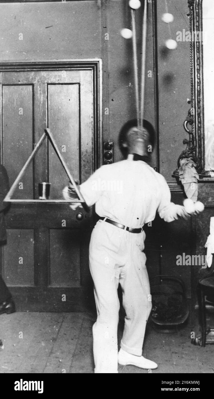 GEORGE HURD 1925 Juggler The new Cinquevalli Stock Photo - Alamy