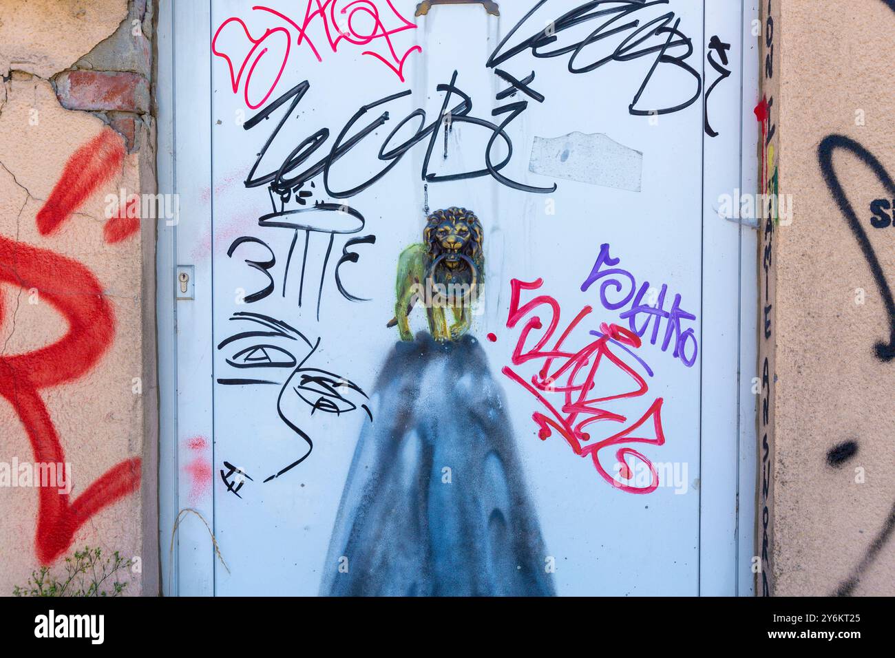 Vandalism hi-res stock photography and images - Alamy