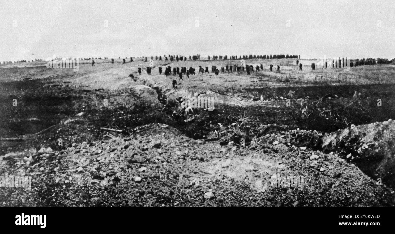 French infantry 1915 Black and White Stock Photos & Images - Alamy