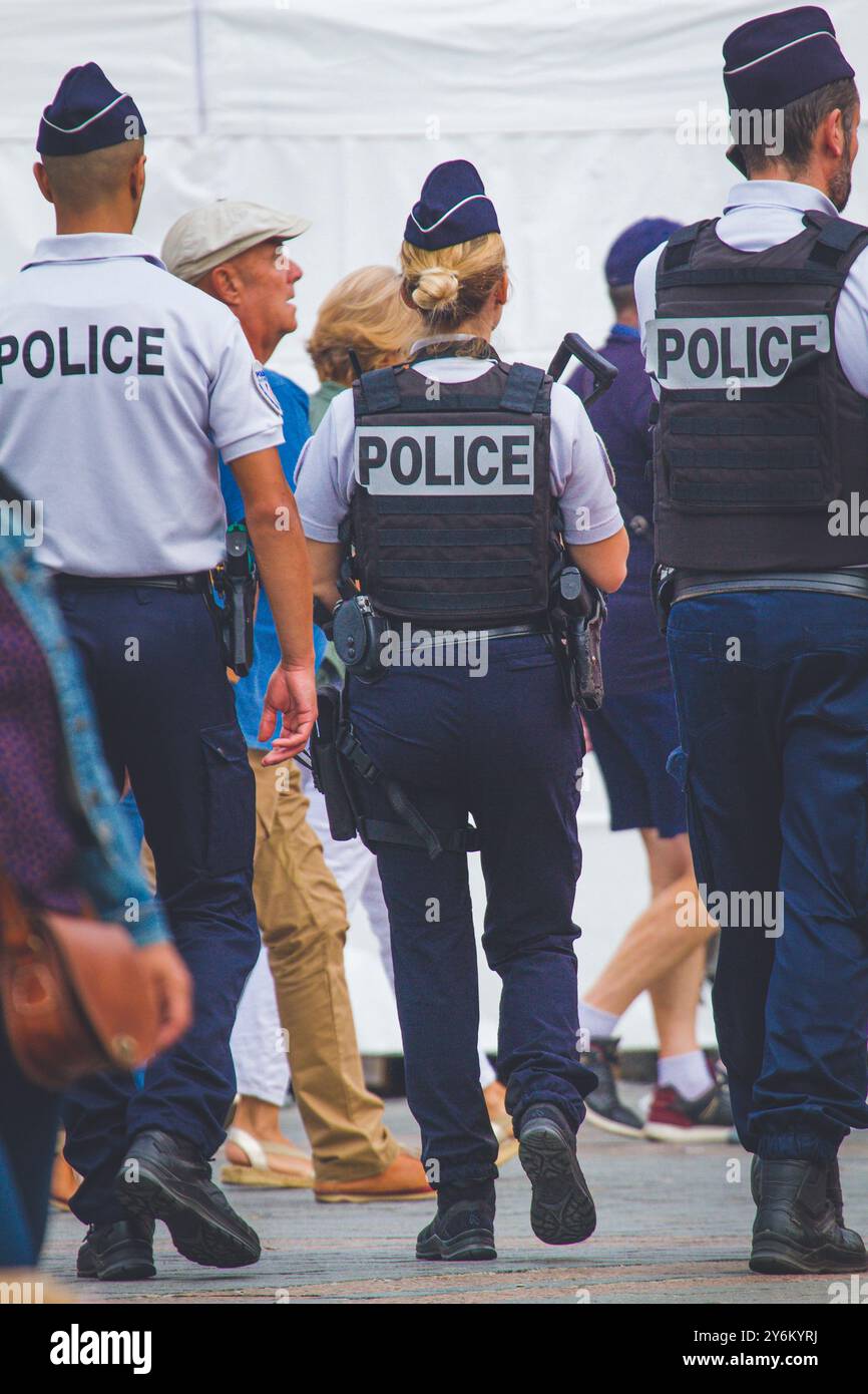 Police women france hi-res stock photography and images - Alamy