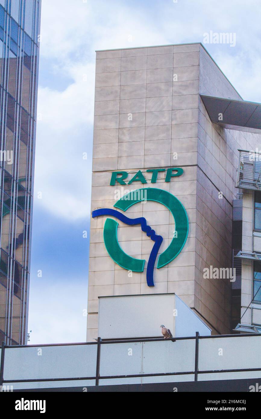 France, ile-de-France, Paris, subway, RATP logo, on the RATP house, rue Rappee Stock Photo