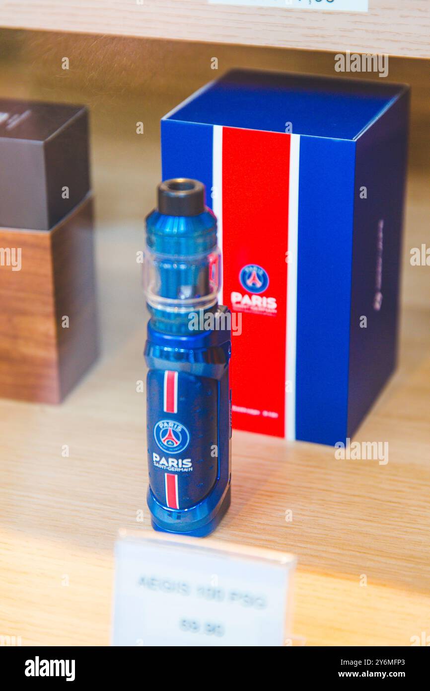 Paris france french tobacco shop hi-res stock photography and images