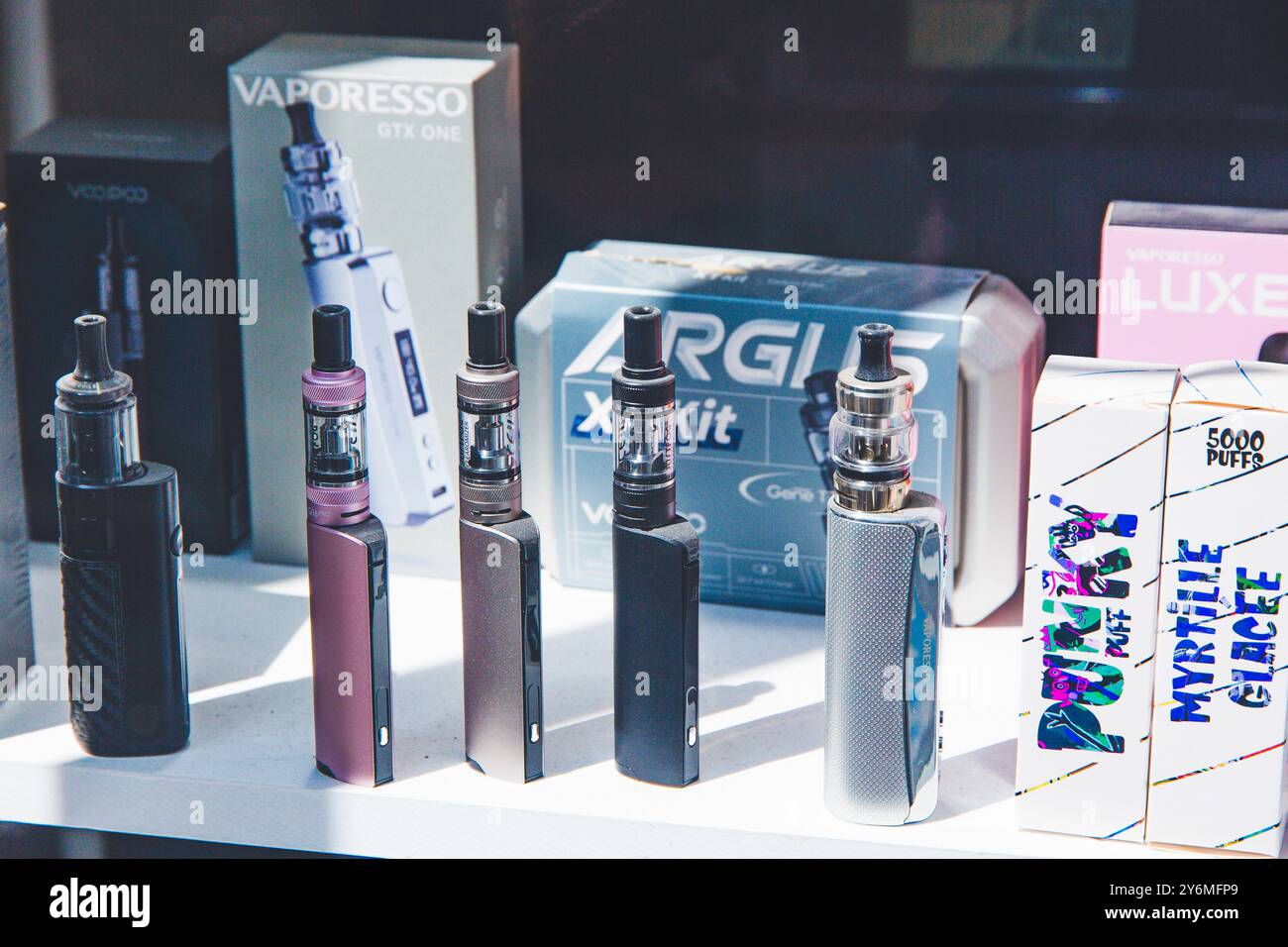 Paris france french tobacco shop hi-res stock photography and images