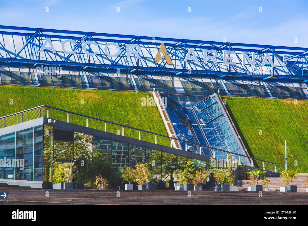 Accor arena paris front hi-res stock photography and images - Alamy