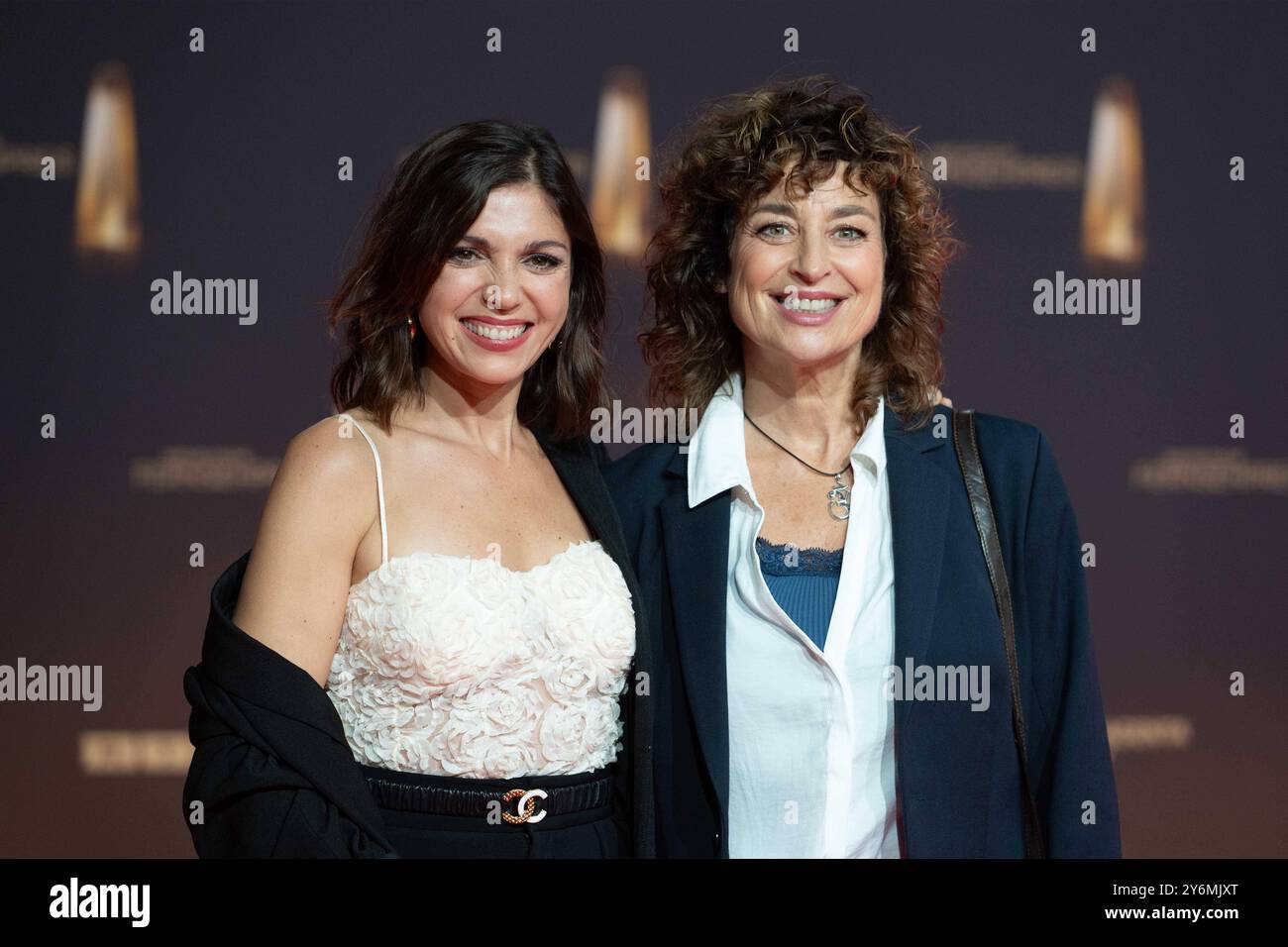 v.l. Anna-Angelina WOLFERS, Isabell VARELL, Schauspielerin, Roter Teppich, Red Carpet Show, Ankunft, arrival, Verleihung des Deutschen Fernsehpreises, Der Deutsche Fernsehpreis 2024, Deutscher Fernsehpreis 2024 in den MMC Studios Koeln, am 25.09.2024. *** f l Anna Angelina WOLFERS, Isabell VARELL, Actress, Red Carpet, Red Carpet Show, Arrival, German Television Award Ceremony, The German Television Award 2024, German Television Award 2024 at MMC Studios Cologne, on 25 09 2024 Stock Photo