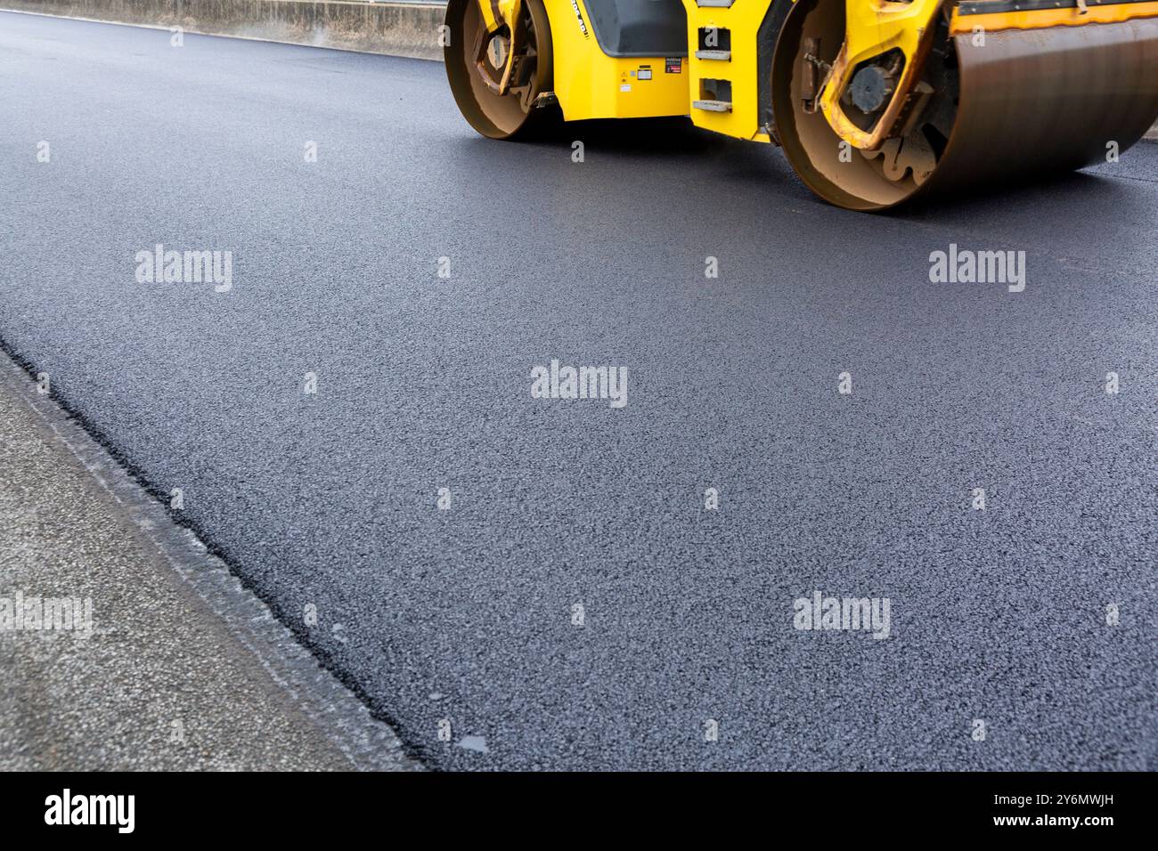 Hot bitumen hi res stock photography and images Alamy