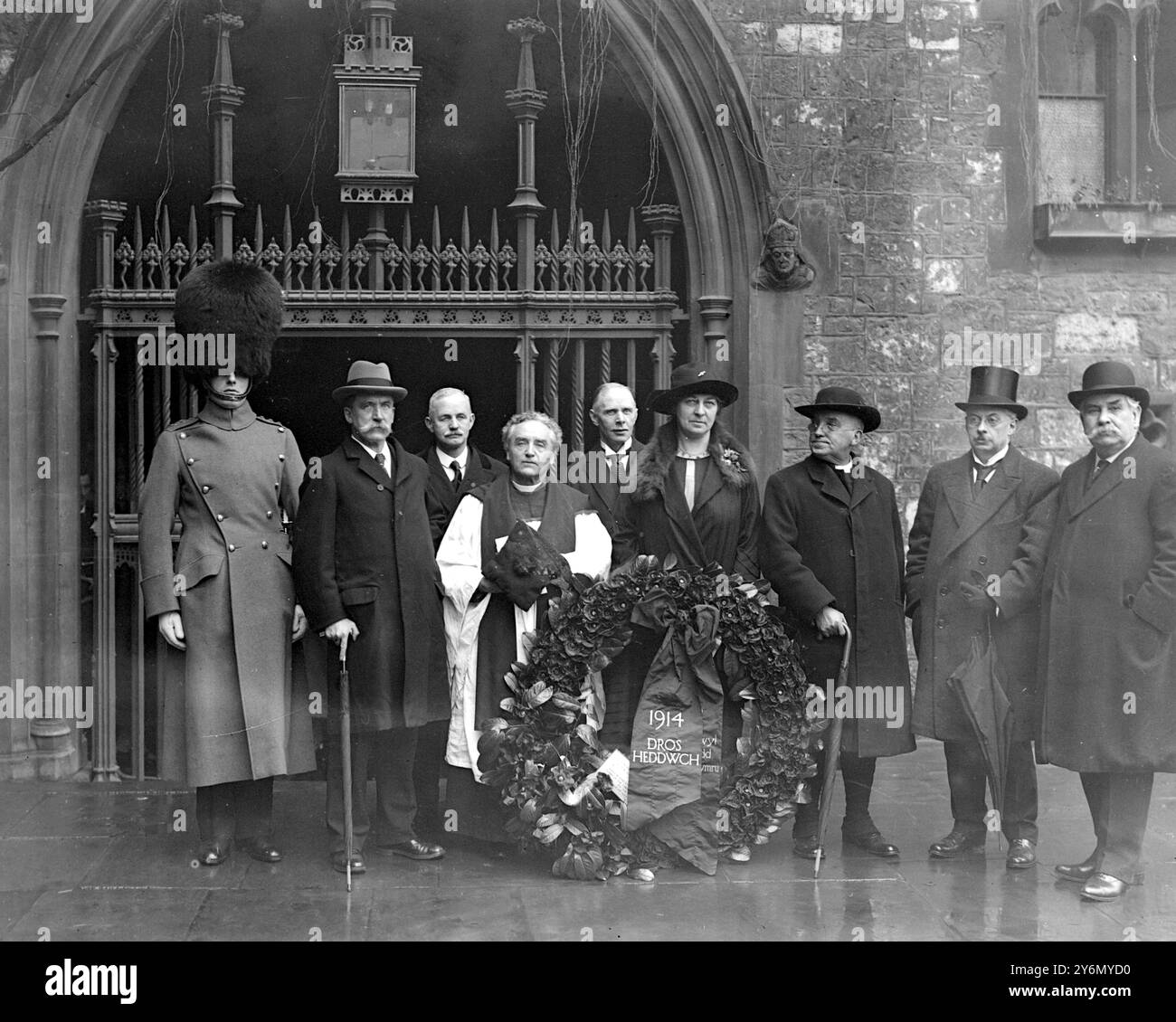 Welsh Council of League of Nation Lay wreath on the Tomb of the 
