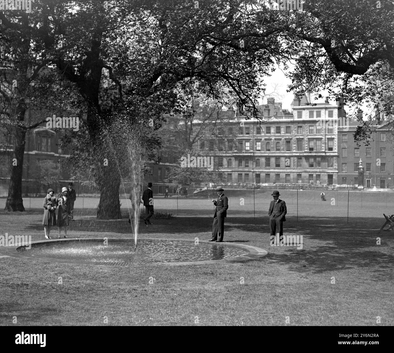 In The Temple  Garden. The Charles lamb memorial Fountain.  7 May 1928 Stock Photo