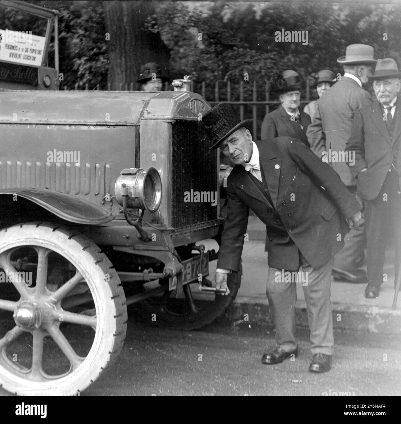 Cabby Driver The cab drivers Benevolent Society annual outing. Old Je Rogers, 84 ...