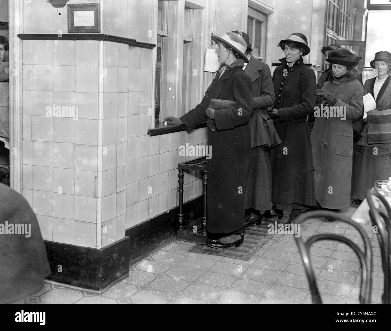 Y.W.C.A. quick lunch restaurant. 1914 - 1918 Stock Photo