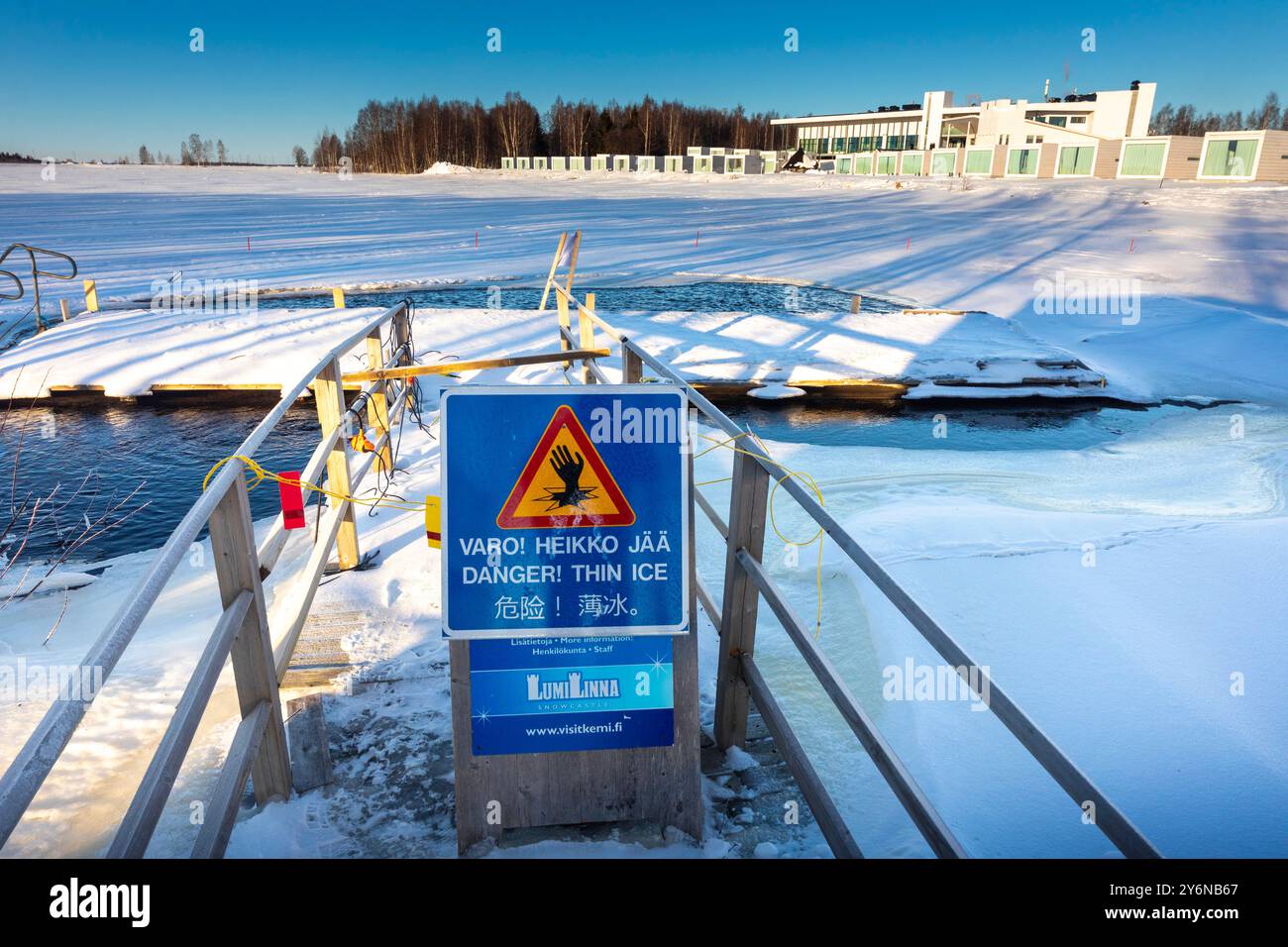 Scandinavia, Lapland, Finland, Kemi, Merenrantahuvilat, Seaside Glass Villas. Lumilinna. Gulf of Bothnia Stock Photo