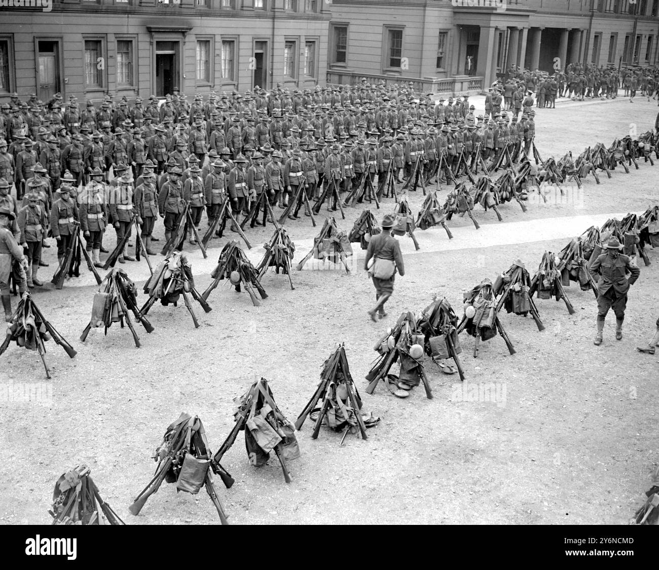 Wellington barracks london Black and White Stock Photos & Images - Alamy