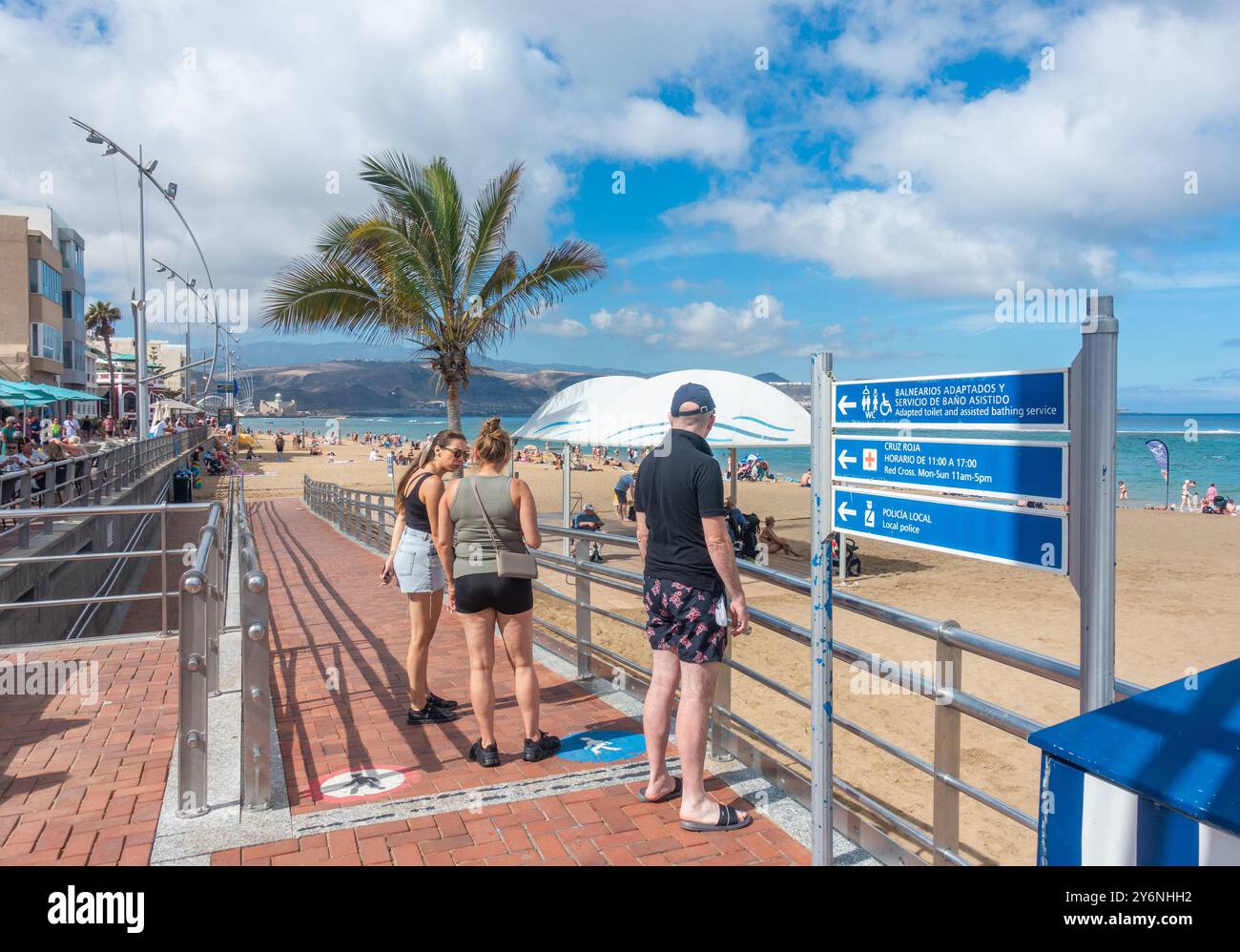 Gran Canaria, Canary Islands, Spain, 26th September 2024. British tourists travelling on cruise ship, Anthem go the Seas, disembark to bask in glorious sunshine on the city beach in Las Palmas. Credit: Alan Dawson/Alamy Live News. Stock Photo