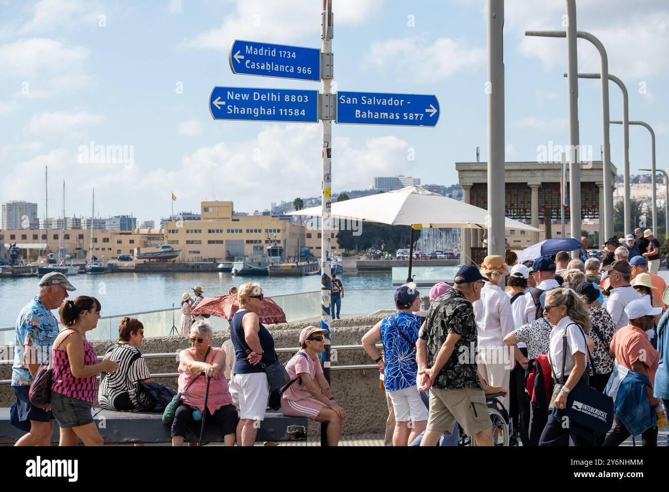 Gran Canaria, Canary Islands, Spain, 26th September 2024. British tourists travelling on cruise ship, Anthem go the Seas, disembark to bask in glorious sunshine on the city beach in Las Palmas. Credit: Alan Dawson/Alamy Live News. Stock Photo