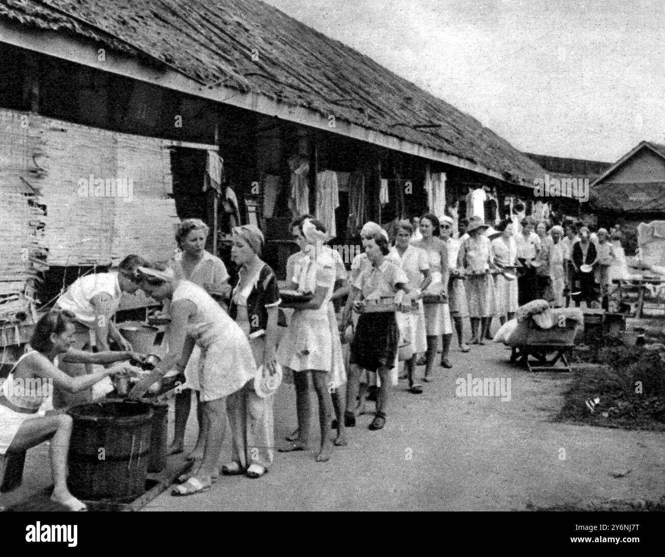Japanese internment camp Black and White Stock Photos \u0026 Images - Alamy, image size:1300x1089
