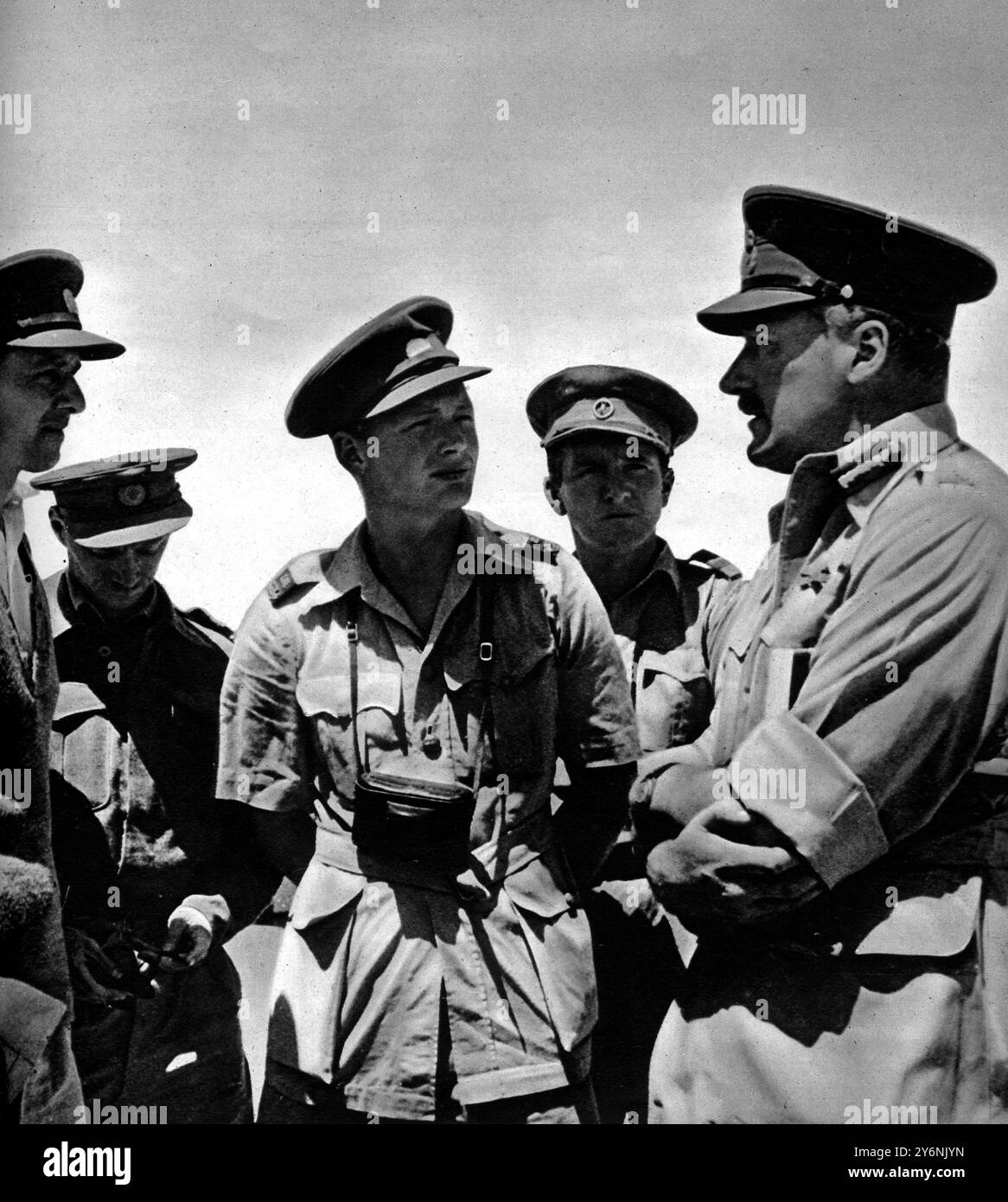 General Ritchie Commander in Chief Eighth Army holds a press conference in the desert. The general addresses attentive press correspondents, prior to the great battle near Tobruk June 1942  ©2004 Topfoto Stock Photo