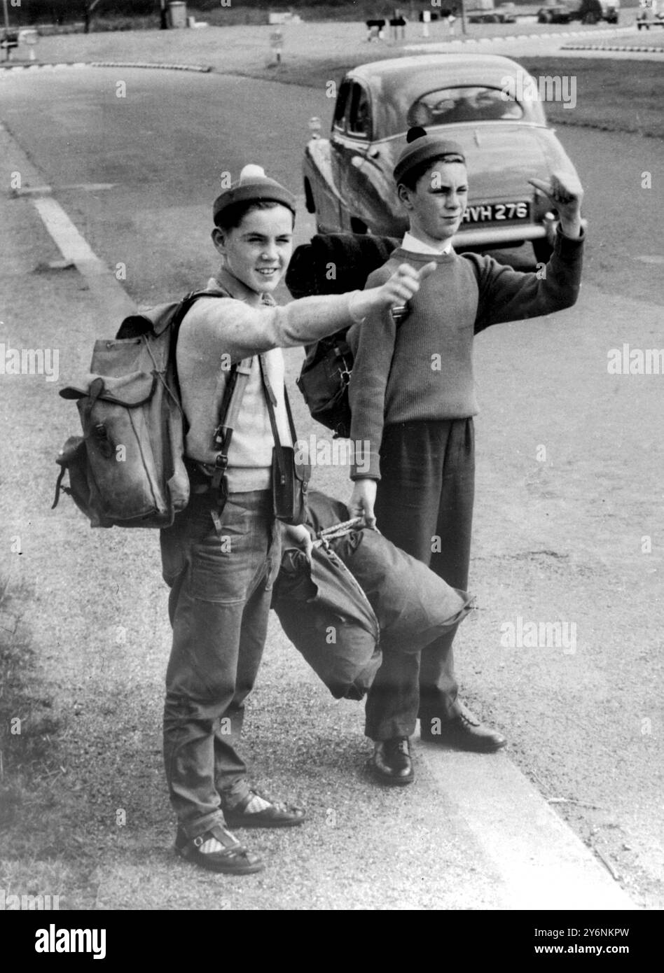 Chester, England: Peter Jenkins (left) and his cousin John Maddock, both 14, and of Chester set off today on a two thousand miles hitch hike to deliver a goodwilll letter to Milan, Italy. 17 August 1959 Stock Photo