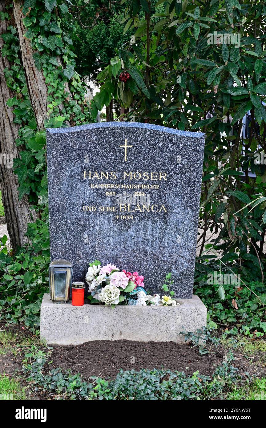 Vienna, Austria. Vienna Central Cemetery, gravestone of Hans Moser ( 6 August 1880 in Vienna, Austria-Hungary; † 19 June 1964 in Vienna), Austrian fol Stock Photo