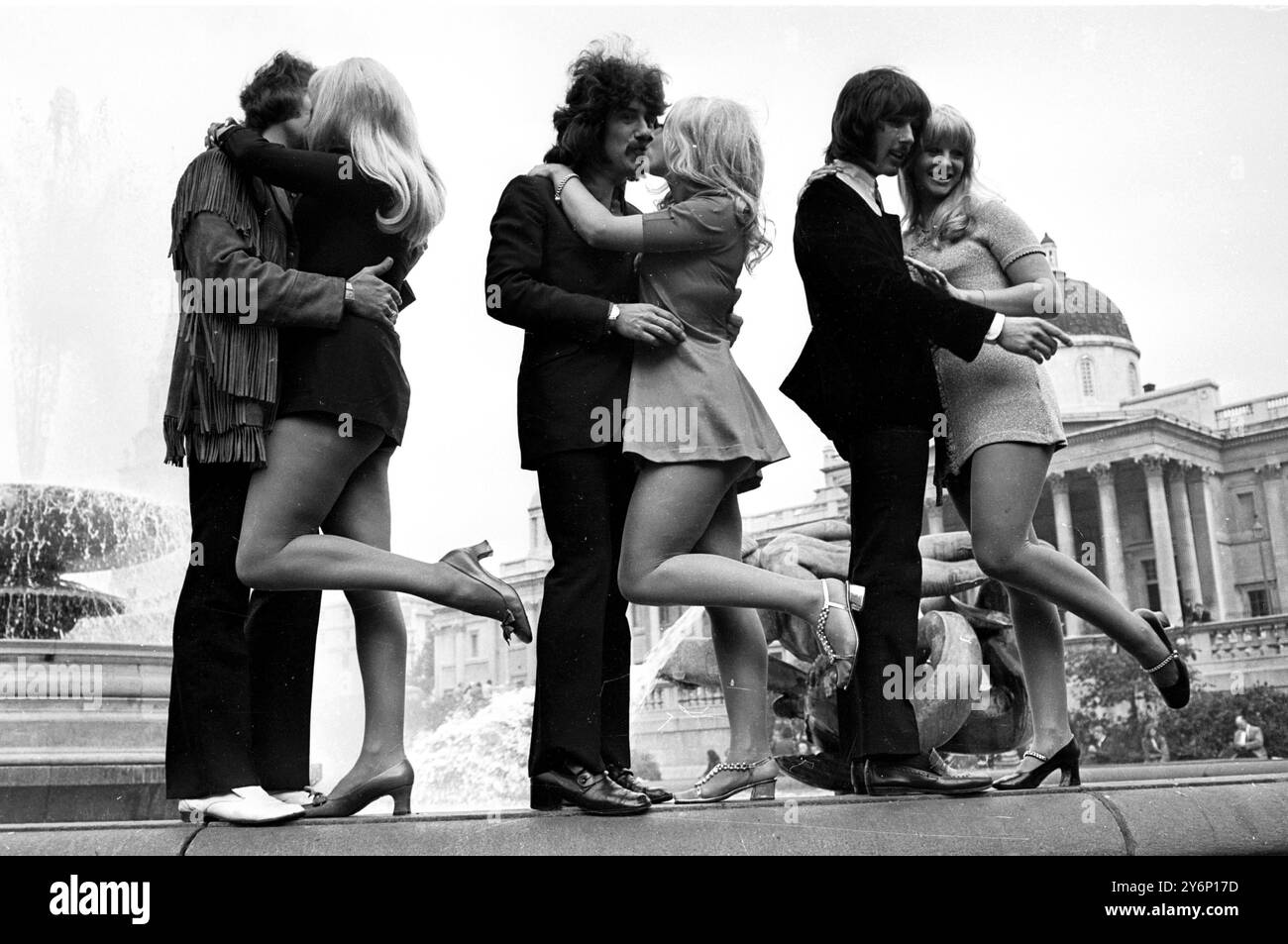 The Tremeloes Receive Kisses From Their Fiancee s Chip Hawkes bass the-tremeloes-receive-kisses-from-their-fiancee-s-chip-hawkes-bass