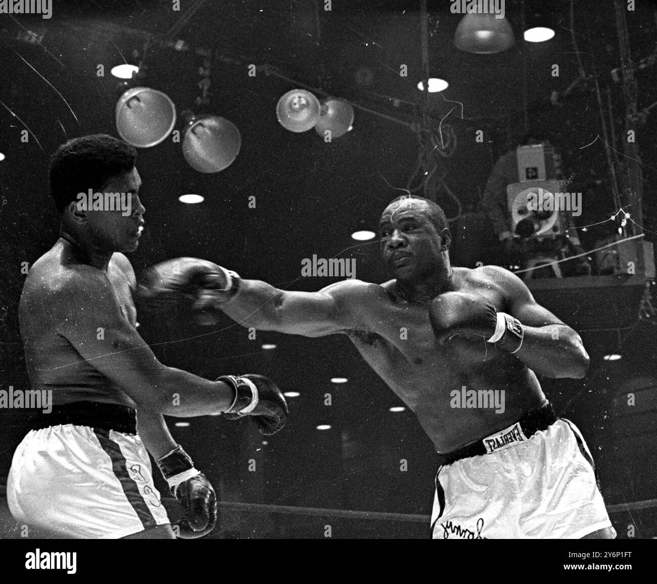 Photo Boxe Vintage - Cassius Clay Vs Sonny Liston - 1964 - Combat Historique