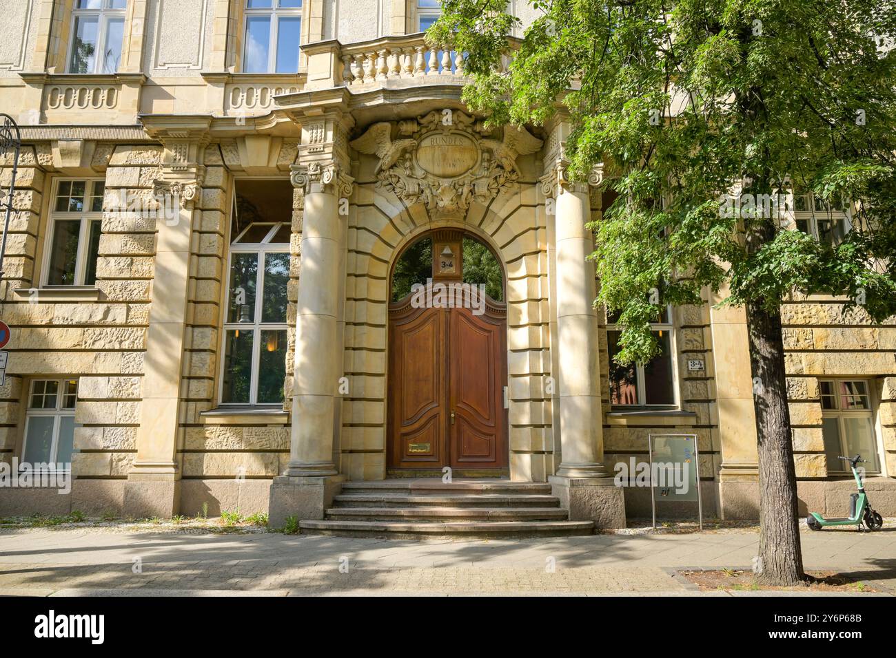 Stiftung Wissenschaft und Politik, Ludwigkirchplatz, Wilmersdorf, Charlottenburg-Wilmersdorf, Berlin, Deutschland Stock Photo