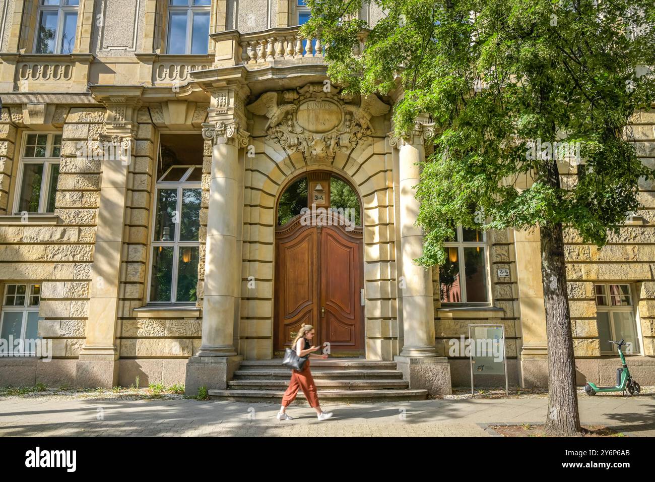 Stiftung Wissenschaft und Politik, Ludwigkirchplatz, Wilmersdorf, Charlottenburg-Wilmersdorf, Berlin, Deutschland Stock Photo