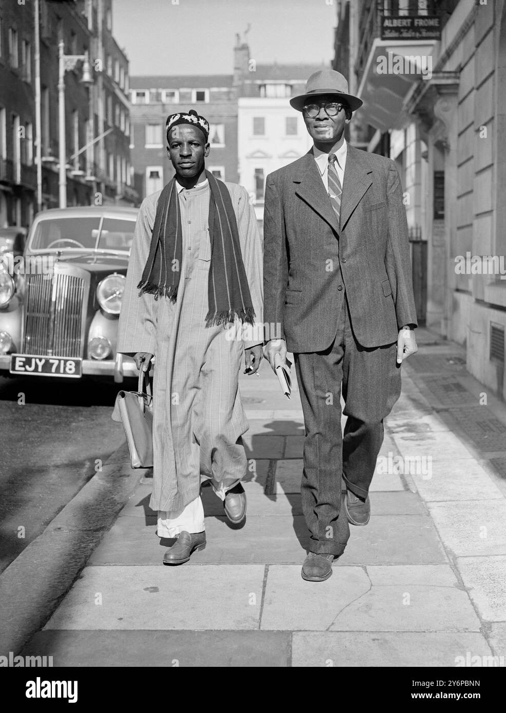 Telefoningiz uchun sexy qiz rasmlar Keksa ayollarning katta kokraklari