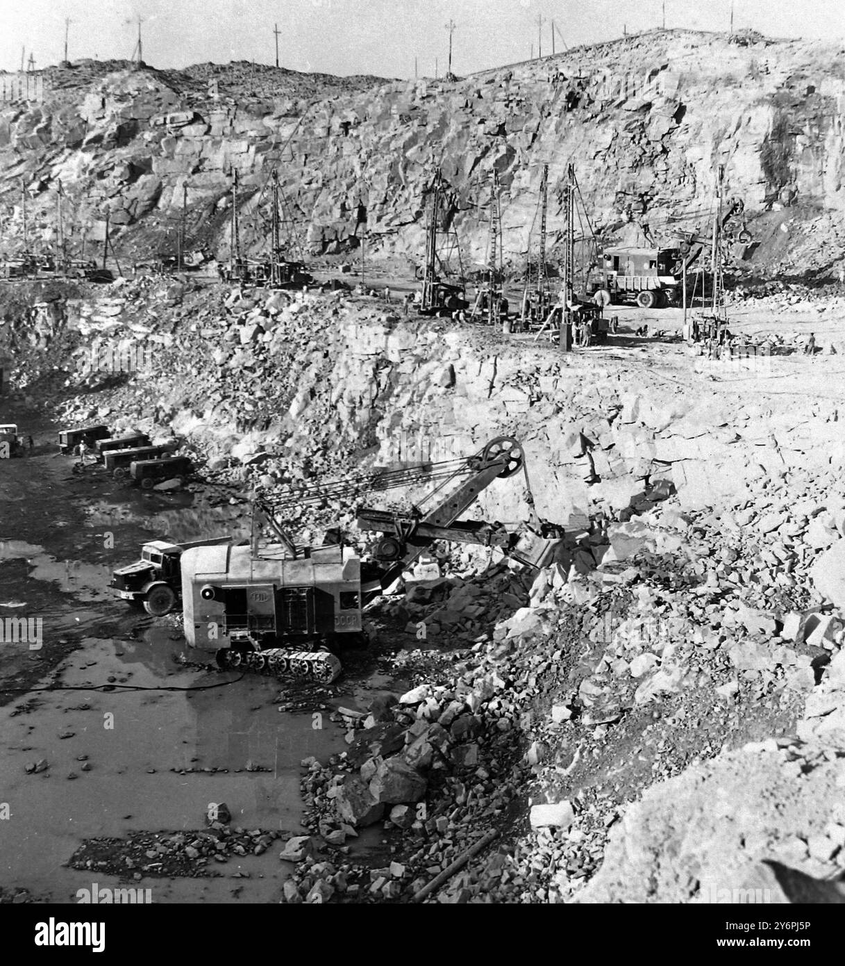 Aswan Machine Aswan dam construction Black and White Stock Photos & Images - Alamy
