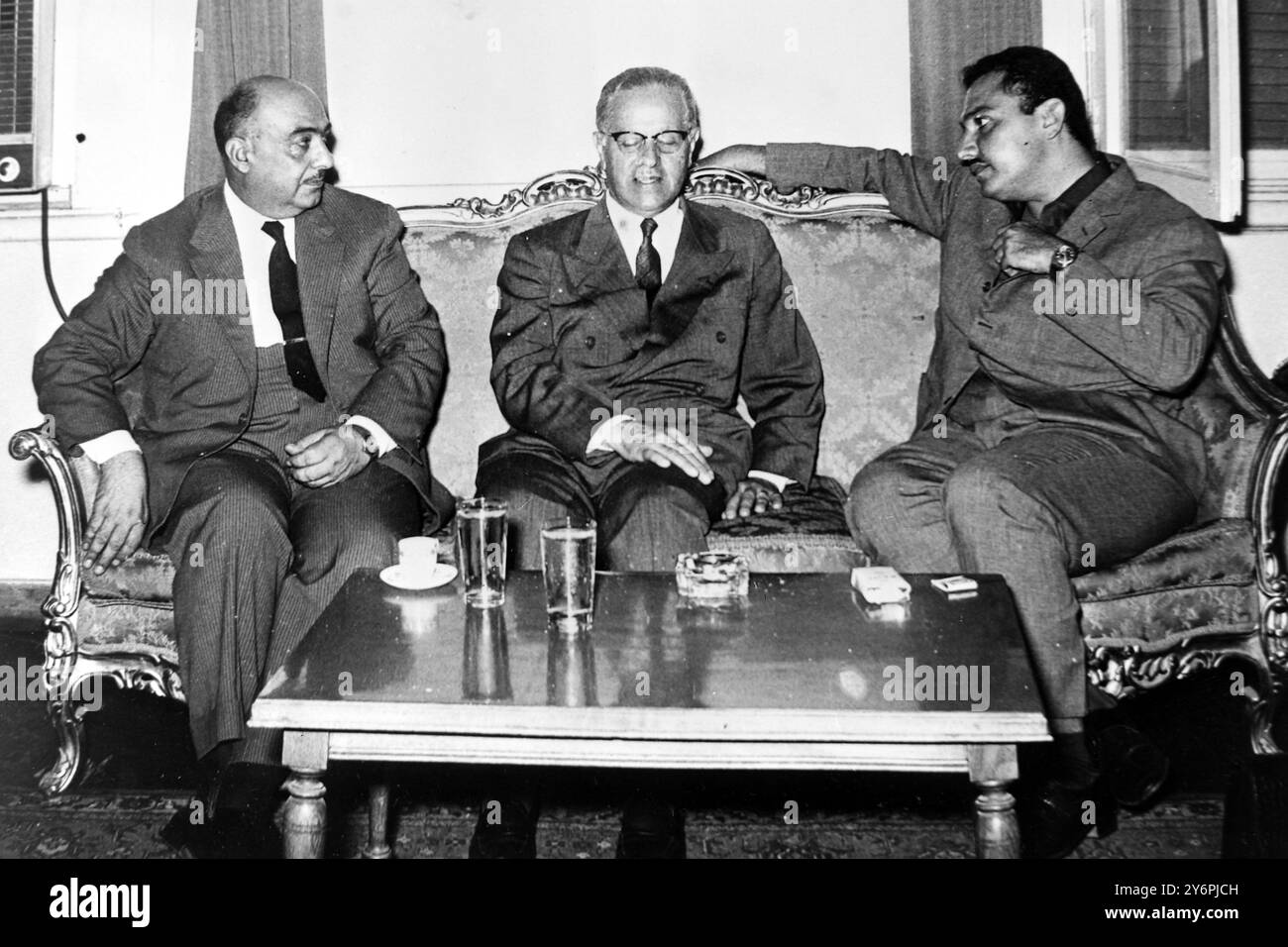 ABDEL KHALEK HASSOUNA AND PRINCE TALAL OF SAUDI ARABIA  IN CAIRO /  ;  21 AUGUST 1962 Stock Photo