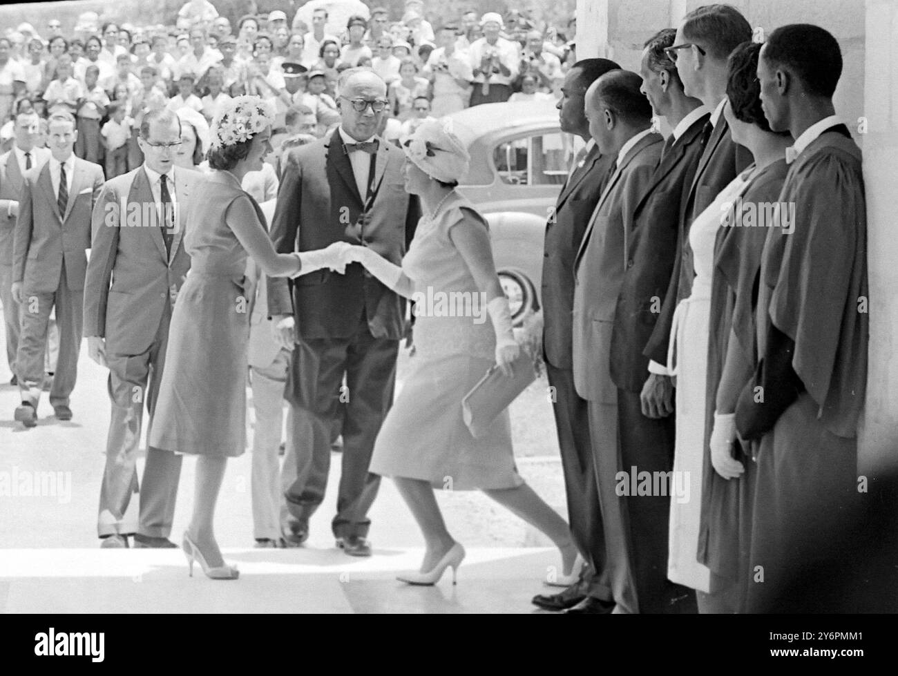 ALEXANDER BUSTAMANTE  RECEIVES PRINCESS MARGARET  & LORD SNOWDON   IN KINGSTON - INDEPENDENCE CELEBRATIONS IN JAMAICA ;  7 AUGUST 1962 Stock Photo