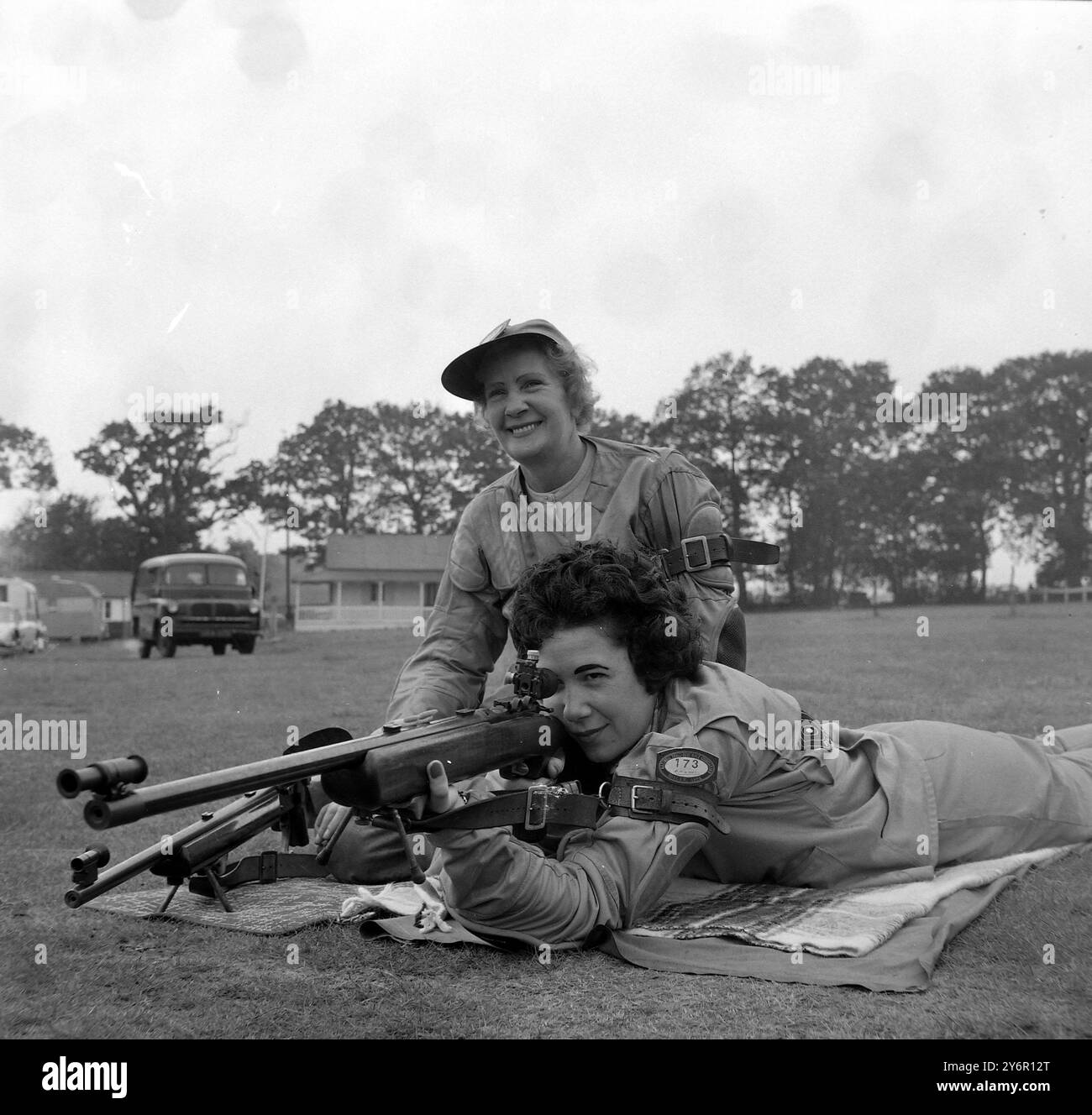 BRENDA GIBBS WITH MOTHER MARGARET RIFLE RANGE 18 JUNE 1962 Stock brenda-gibbs-with-mother-margaret-rifle-range-18-june-1962-stock
