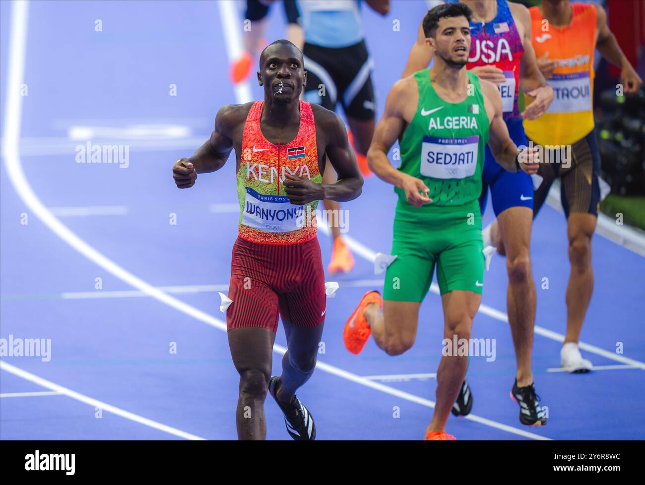 Emmanuel Wanyonyi winning in the 800 meters at the Paris 2024 Olympic ...
