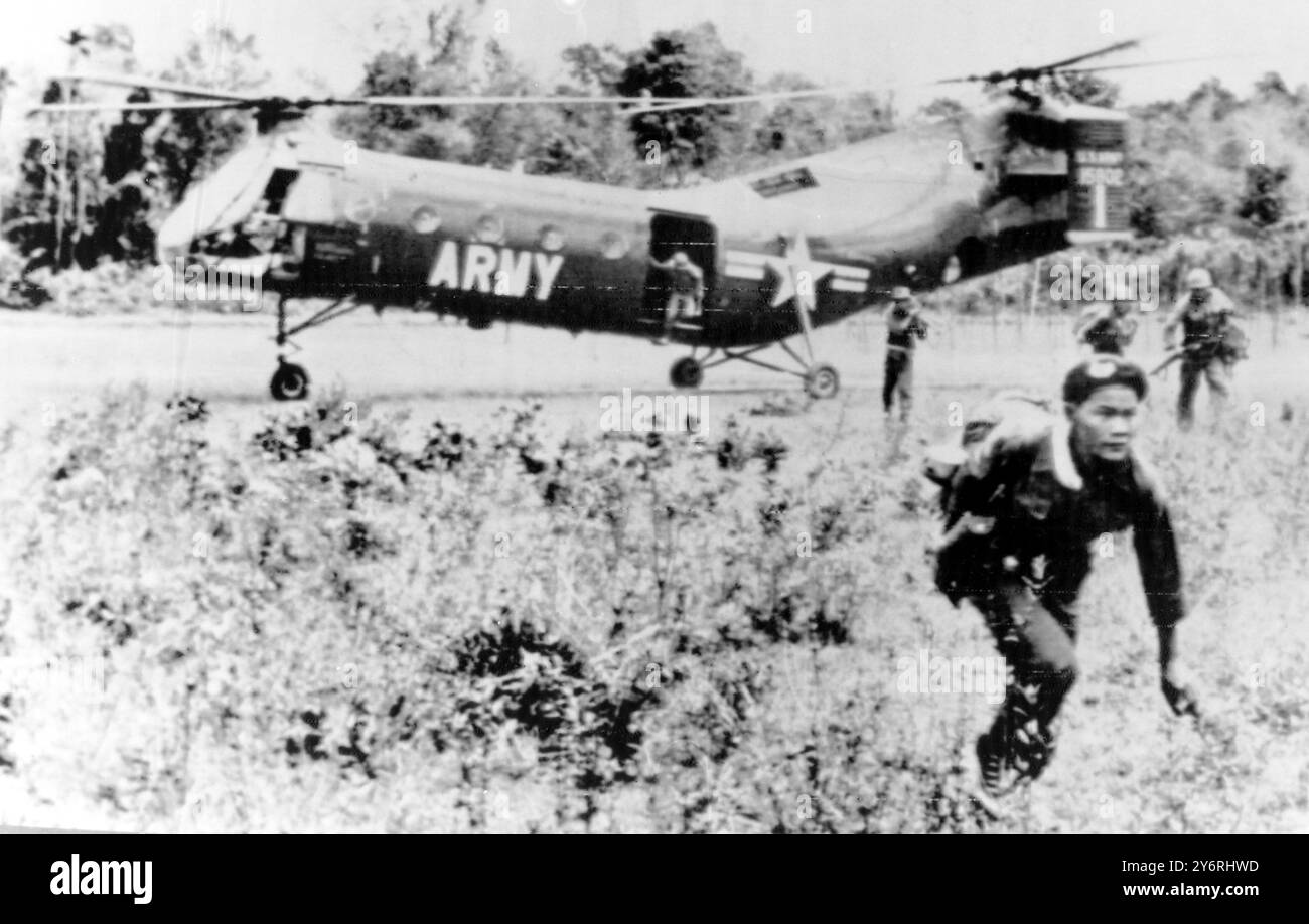 VIETNAM WAR SOLDIERS LAUNCH ATTACK 22 MARCH 1962 Stock Photo Alamy Vietnam war soldiers launch attack 22 march 1962 stock photo alamy