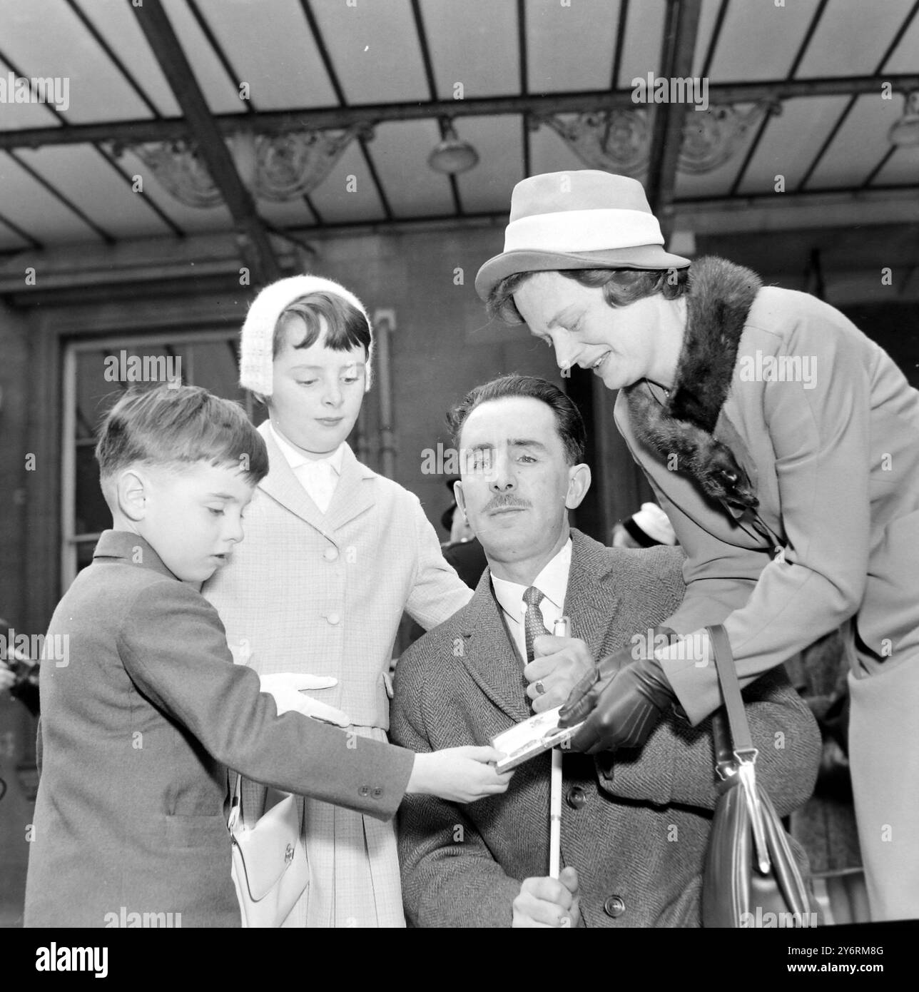 ARTHUR REES ROWLANDS WITH FAMILY 6 MARCH 1962 Stock Photo - Alamy