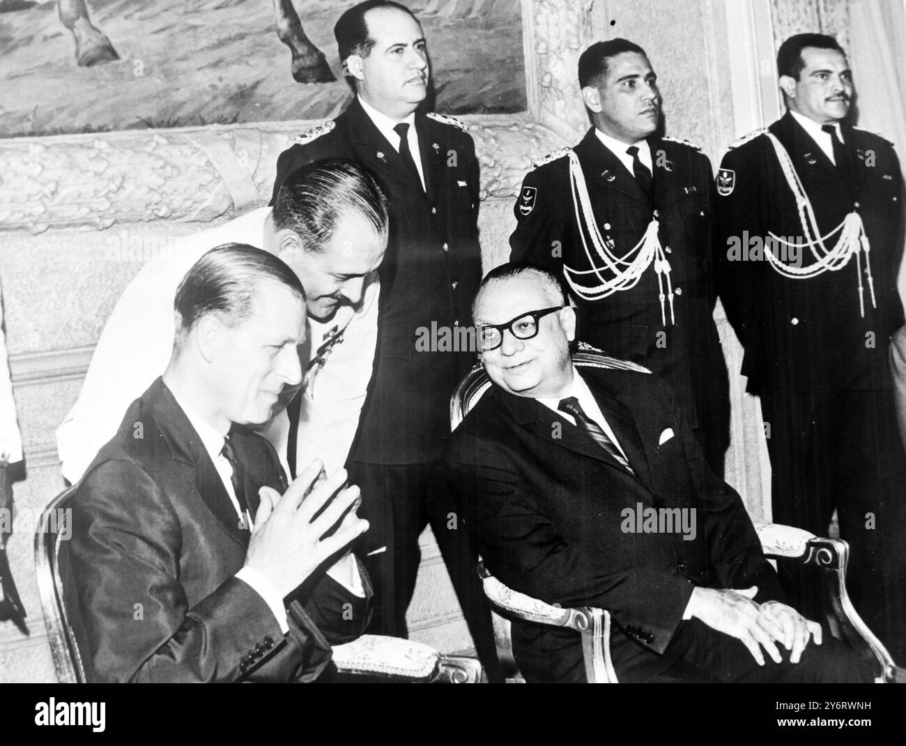 PRINCE PHILIP BETANCOURT PRESIDENT TALKS TO VENEZUALA   12 FEBRUARY 1962 Stock Photo