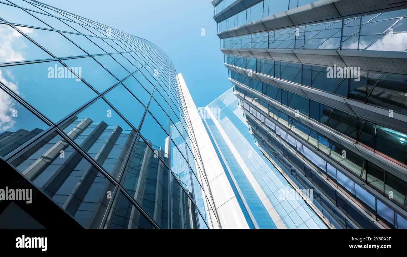 Bustling environment hi-res stock photography and images - Alamy