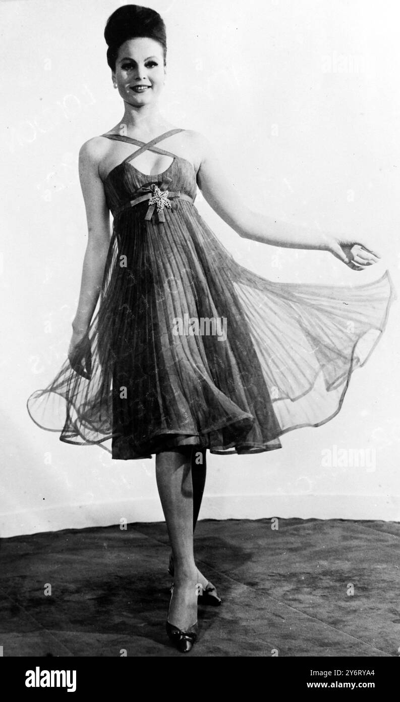 Nina ricci hi-res stock photography and images - Alamy
