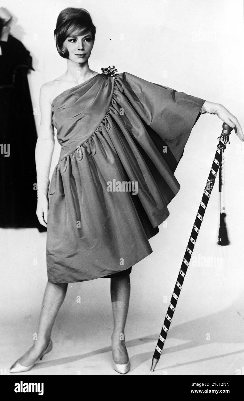 Cocktail dress 1960s Black and White Stock Photos & Images - Alamy Cocktail dress 1960s Black and White Stock Photos & Images - Alamy