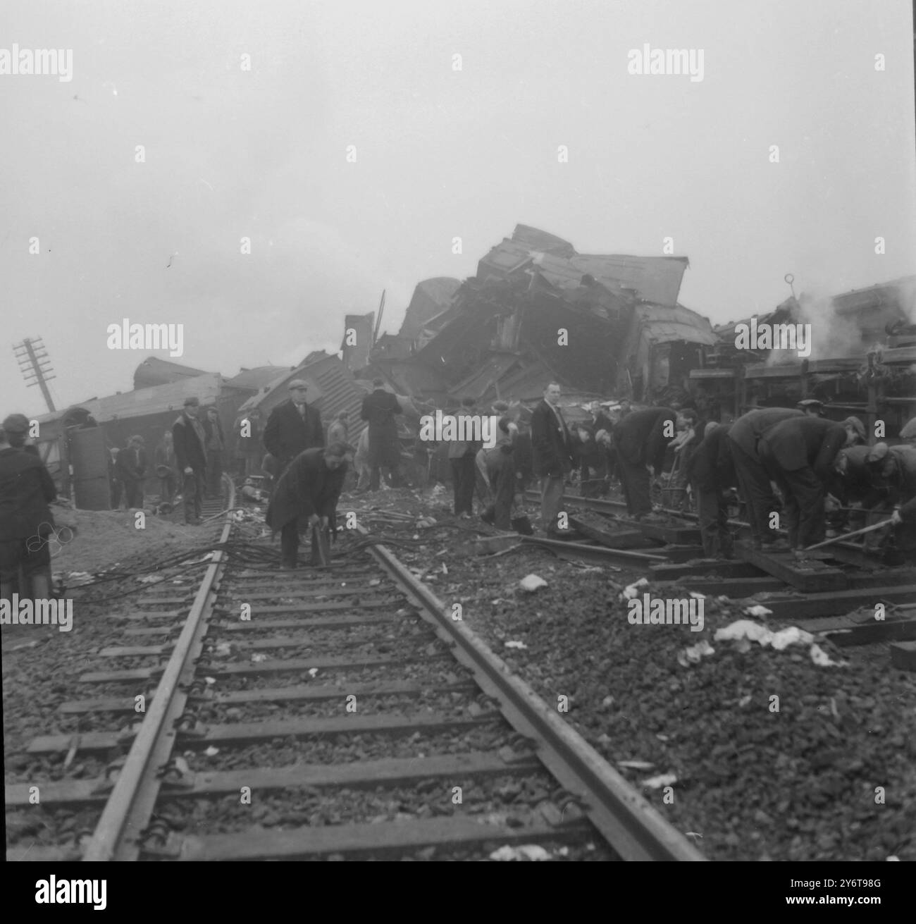 train-crash-in-peterborough-16-december-1961-stock-photo-alamy