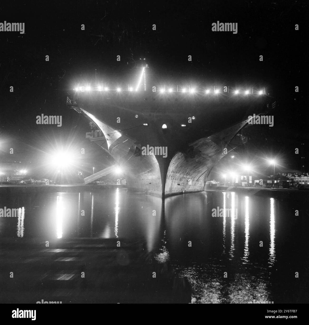 New aircraft carrier Black and White Stock Photos & Images - Alamy