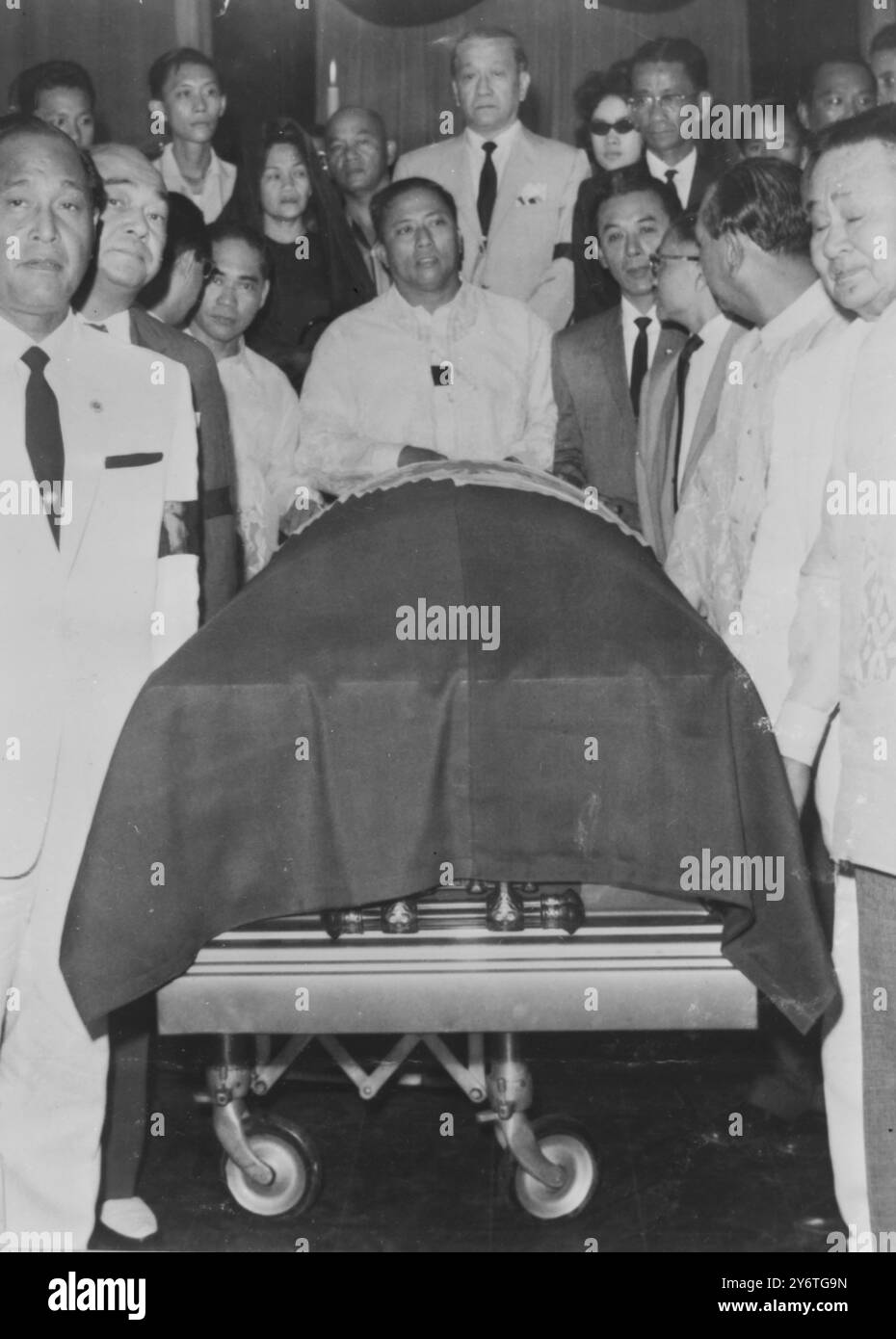 FORMER PHILIPPINE PRESIDENT BURIED IN MANILA / 2 NOVEMBER 1961 Stock ...