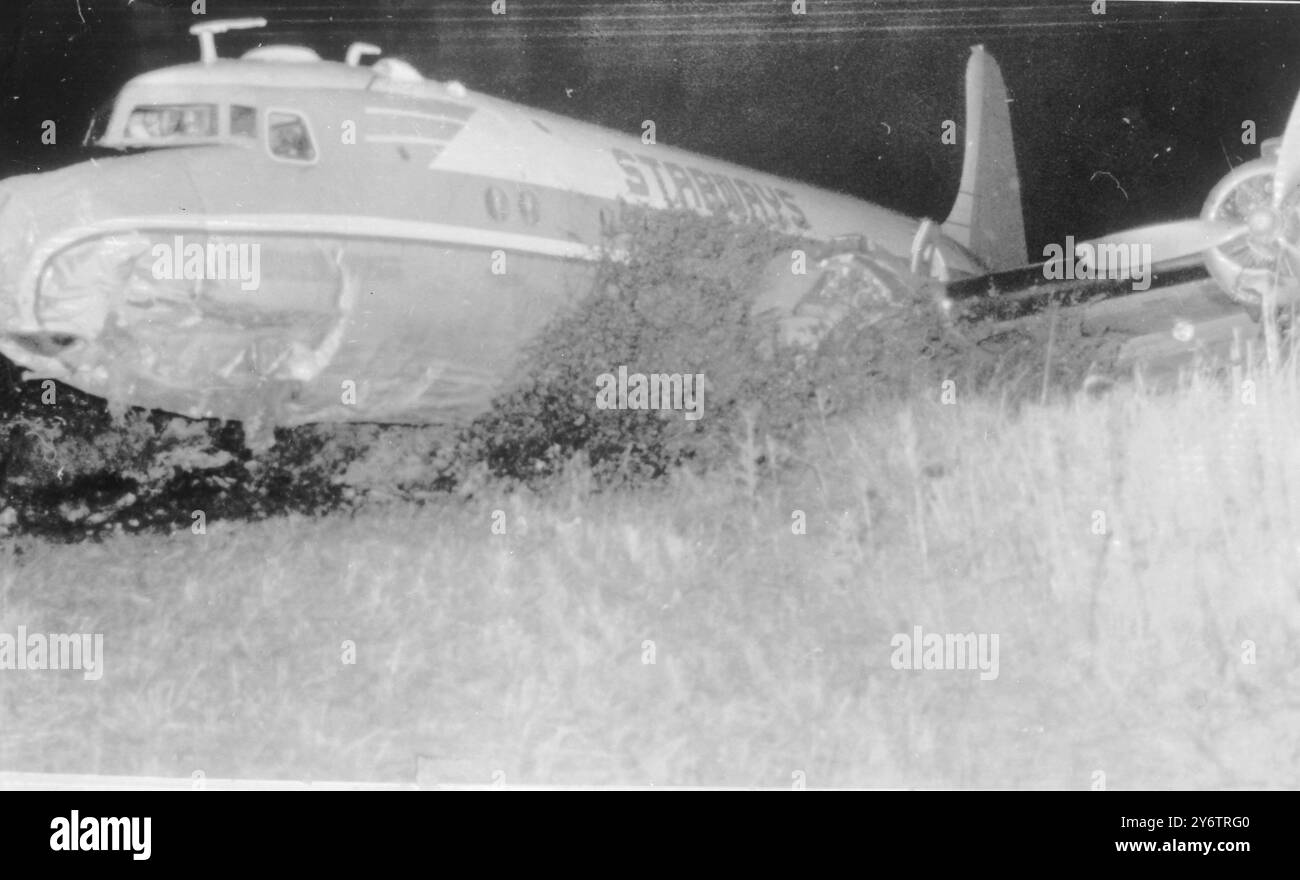 AVIATION DC-4 STRADDLED ACROSS ROADWAY DUBLIN 20 SEPTEMBER 1961 Stock ...