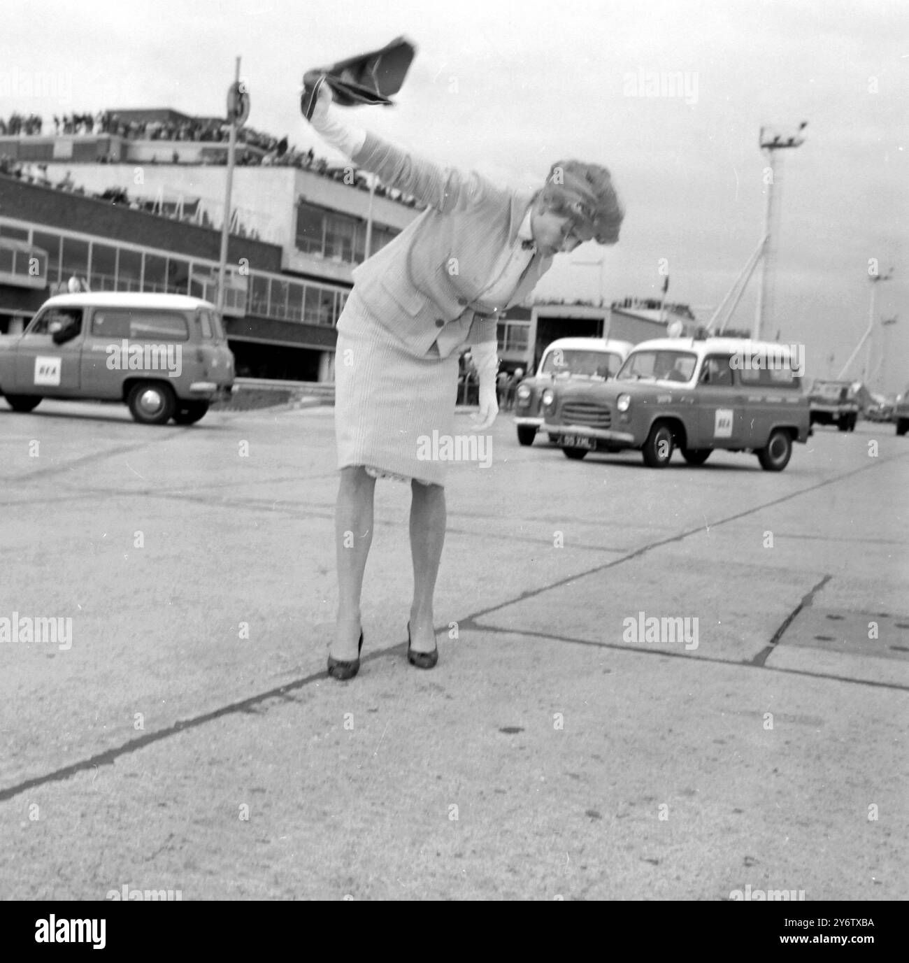 actress-mary-peach-at-london-airport-23-august-1961-stock-photo-alamy
