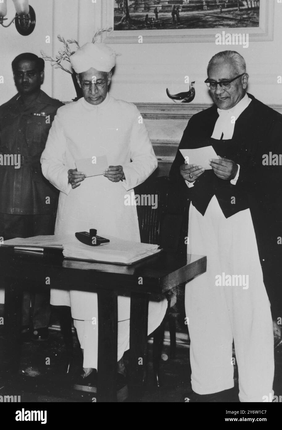 CHIEF JUSTICE OF INDIA SINHA B P WITH RADHAKRISHNAN IN NEW DELHI  /   29 JULY 1961 Stock Photo