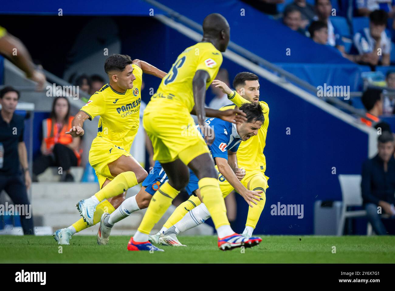 Barcelona, Spain. 26th Sep, 2024. Alex Baena (R)(Villarreal CF) and Jofre Carreras (R2)(RCD Espanyol) in action during a La Liga EA Sports match between RCD Espanyol and Villarreal CF at Stage Front Stadium. RCD Espanyol 1:2 Villarreal CF Credit: SOPA Images Limited/Alamy Live News Stock Photo