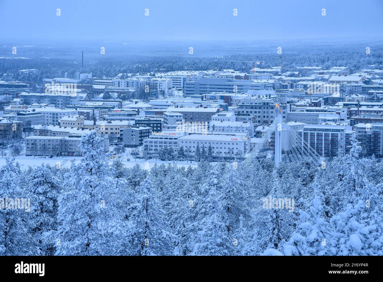 Snowy Rovaniemi city in winter, view from the Ounasvaara observation tower (Lapland, Finland) ESP: Ciudad de Rovaniemi nevada en invierno Stock Photo